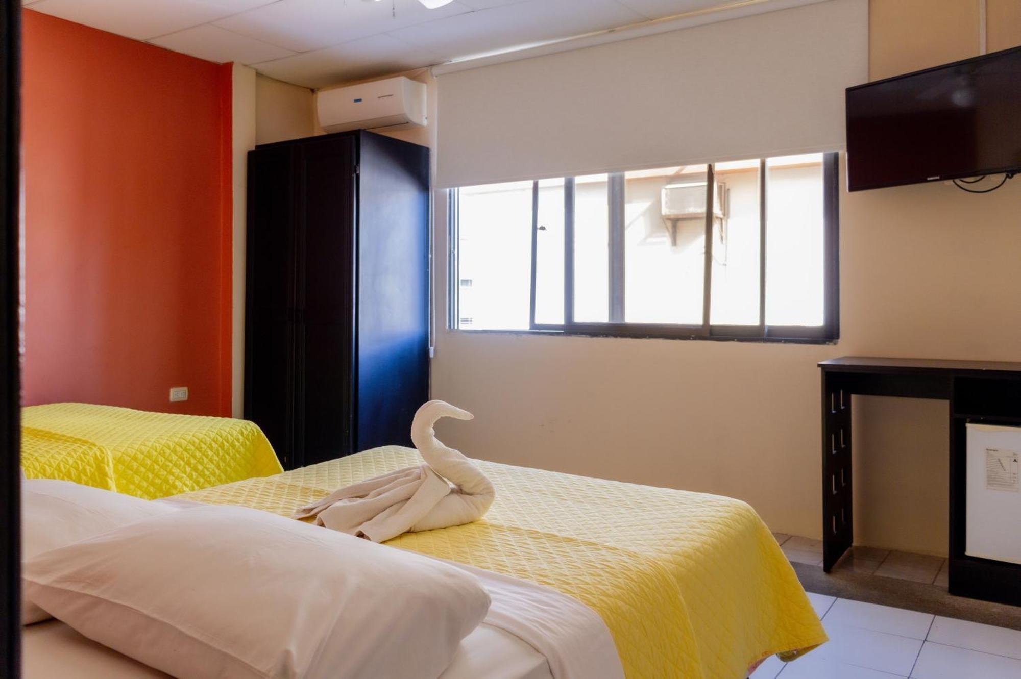 Hostal Antares Manta Exteriér fotografie