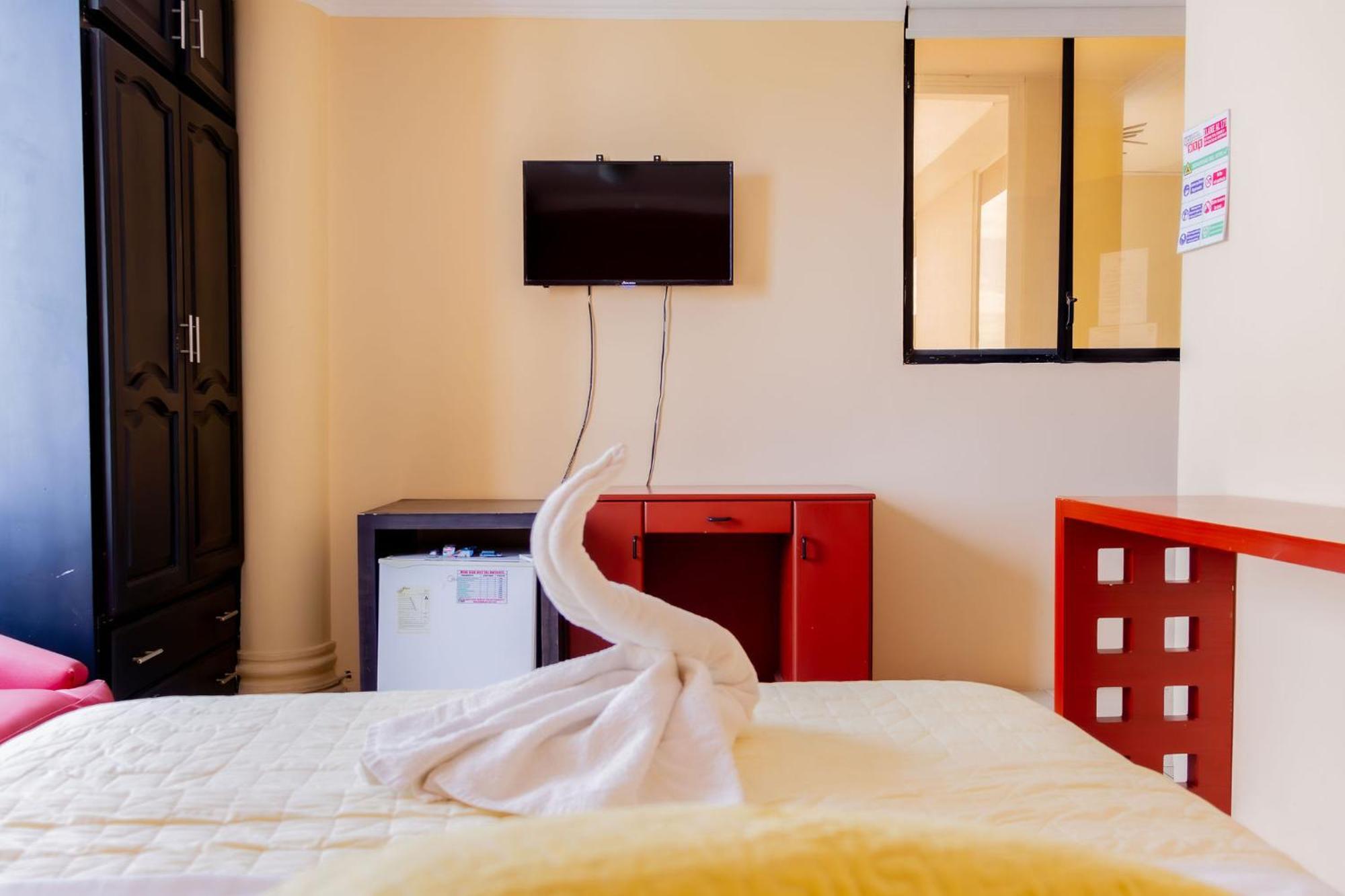 Hostal Antares Manta Exteriér fotografie