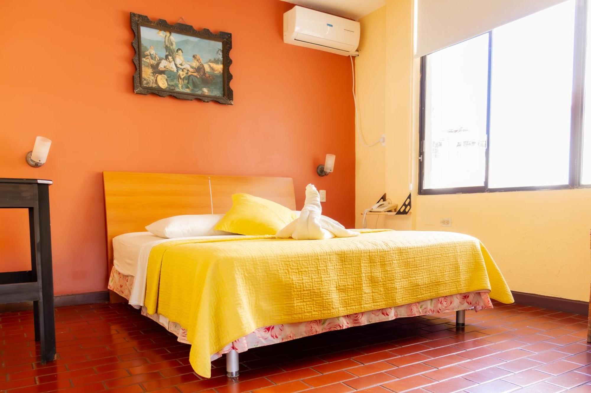 Hostal Antares Manta Exteriér fotografie